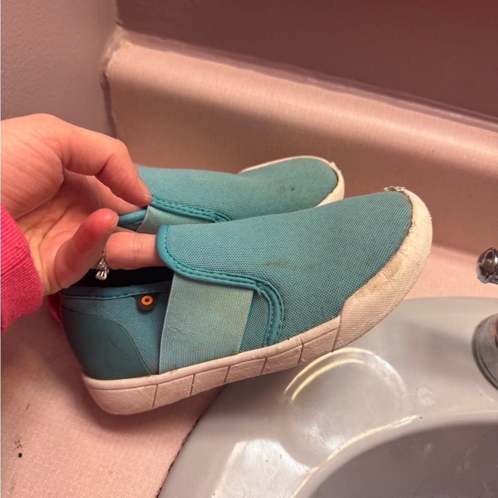 Bogs Slip-On Shoes - Teal and White toddler size 13